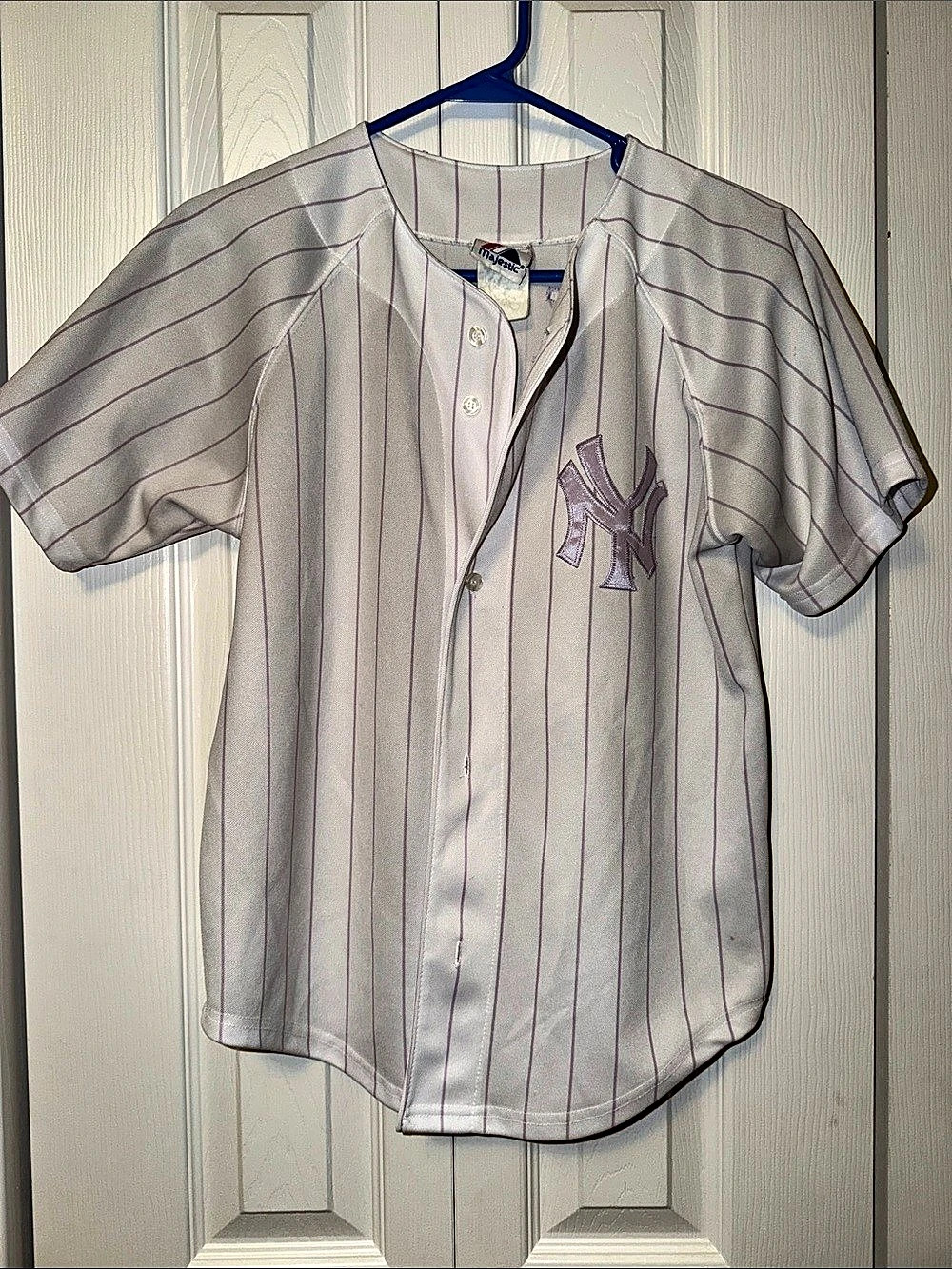 Majestic Jeter 2 Pinstripe Baseball Jersey in White & Purple